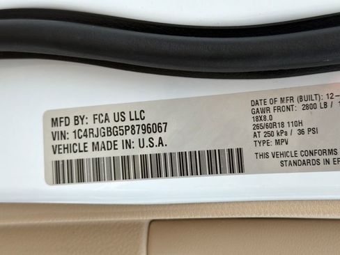 Used 2023 Jeep Grand Cherokee Limited w/ Luxury Tech Group II image 28