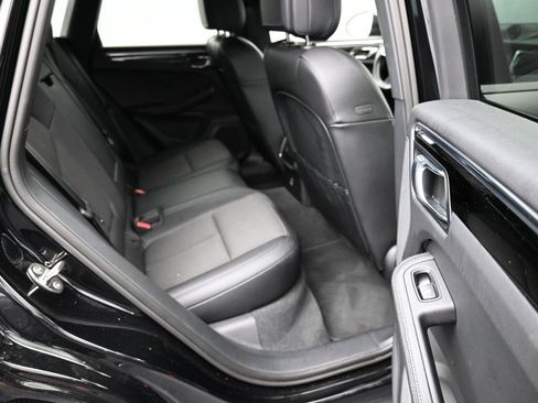 Certified 2025 Porsche Macan image 17