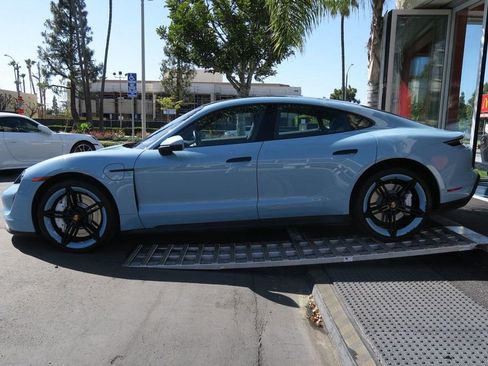 Used 2022 Porsche Taycan image 43