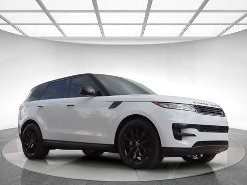 Used 2025 Land Rover Range Rover Sport SE AWD/4WD image 3