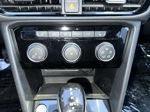 Certified 2023 Volkswagen Taos SE w/ Panoramic Sunroof Package image 36