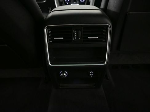 Used 2021 Porsche Cayenne AWD/4WD image 16