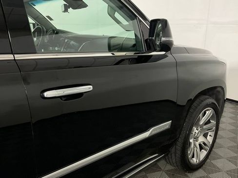 Used 2018 Cadillac Escalade Premium Luxury AWD/4WD image 7