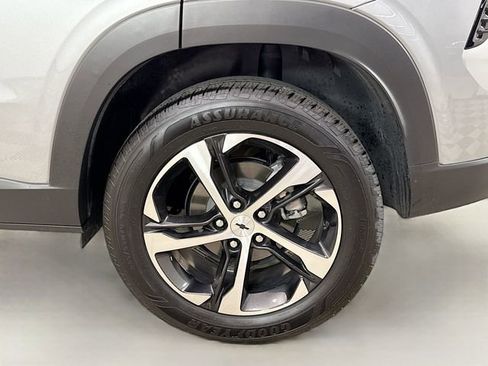 Used 2025 Chevrolet Trax RS w/ Driver Confidence Package image 30