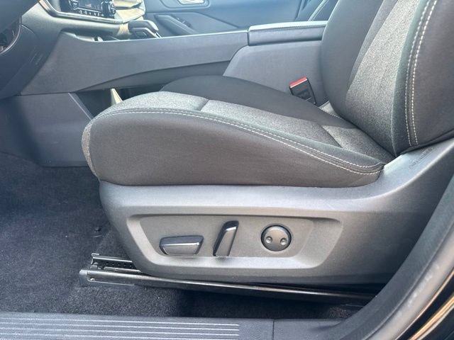 Used 2025 Nissan Rogue SV FWD image 19