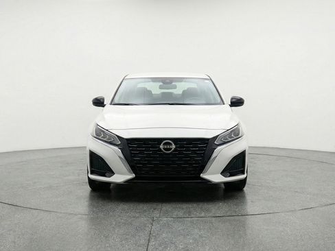 Used 2025 Nissan Altima 2.5 SV image 2