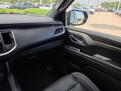 Used 2022 Chevrolet Suburban Z71 w/ Luxury Package AWD/4WD image 10