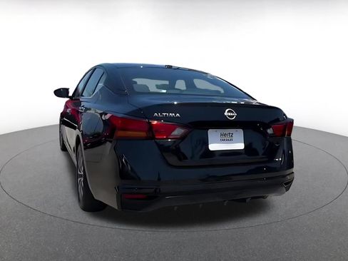 Used 2025 Nissan Altima 2.5 SV FWD image 11