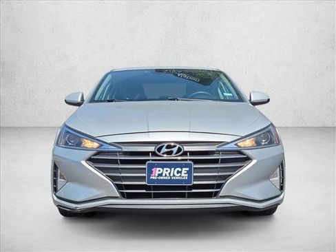 Used 2019 Hyundai Elantra SE FWD image 2