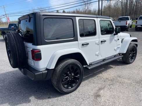 Used 2023 Jeep Wrangler Unlimited Sahara w/ Cold Weather Group AWD/4WD image 7