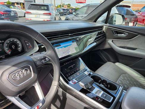 Certified 2022 Audi SQ7 Premium Plus w/ SQ7 Executive Package image 10