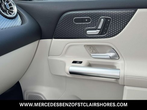 Used 2025 Mercedes-Benz GLA 250 4MATIC image 32