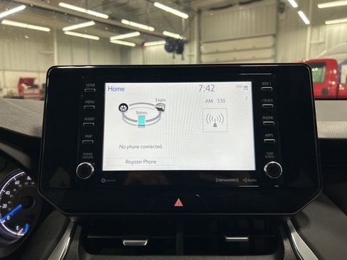 Used 2022 Toyota Venza LE image 16