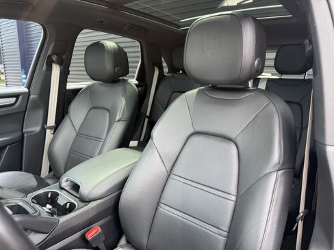 Certified 2023 Porsche Cayenne Platinum Edition AWD/4WD image 13