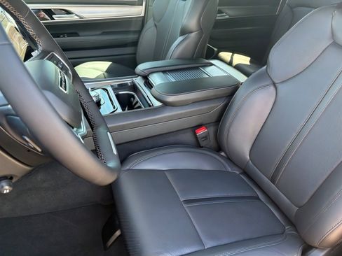 New 2026 Jeep Grand Wagoneer Limited AWD/4WD image 17