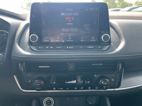 Certified 2021 Nissan Rogue SV w/ Premium Package FWD image 5