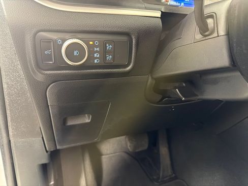 Used 2022 Ford Explorer XLT w/ Equipment Group 202A AWD/4WD image 12