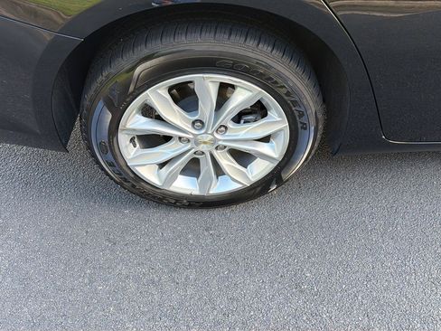 Used 2025 Chevrolet Malibu LT FWD image 35