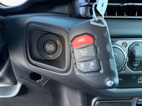 New 2025 Jeep Gladiator Sport image 30