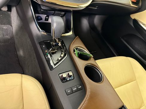 Used 2016 Toyota Avalon XLE Premium FWD image 19