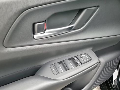 New 2026 Toyota Prius Plug-In Hybrid FWD image 10