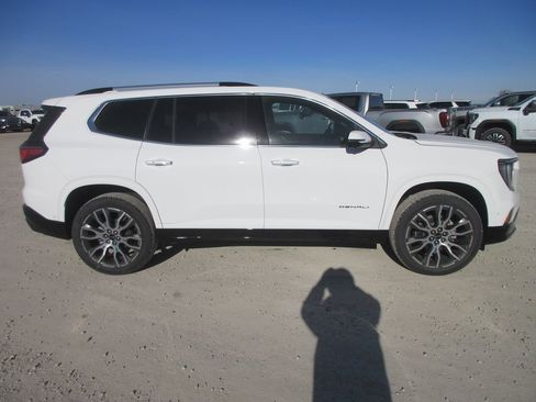 New 2026 GMC Acadia Denali Ultimate image 3