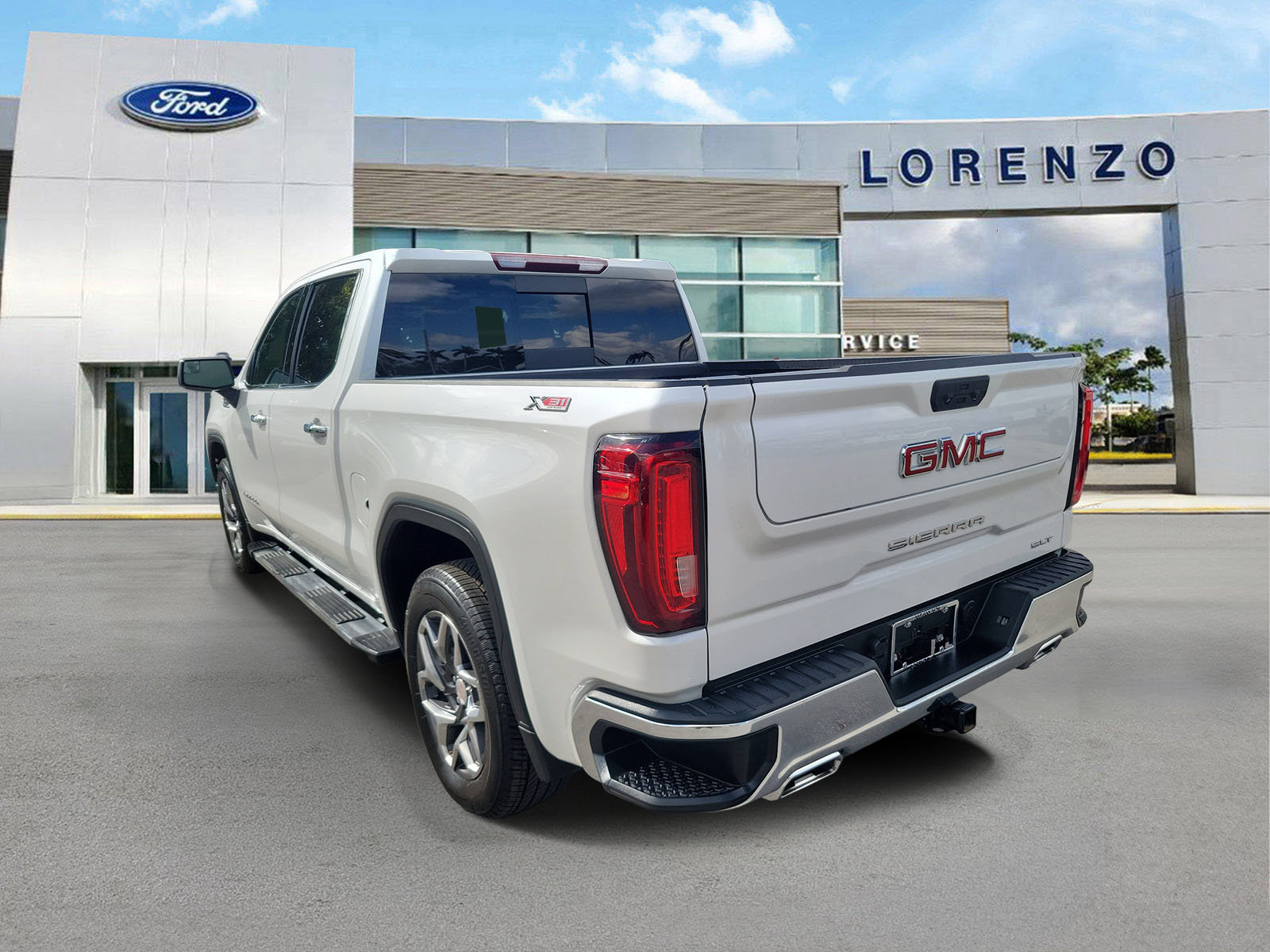 Used 2023 GMC Sierra 1500 SLT w/ SLT Premium Package AWD/4WD image 7