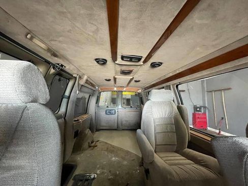 Used 2002 Chevrolet Express 1500 image 33