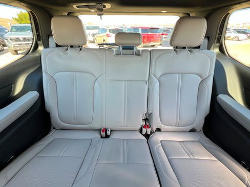 New 2026 Jeep Grand Wagoneer 4WD image 18