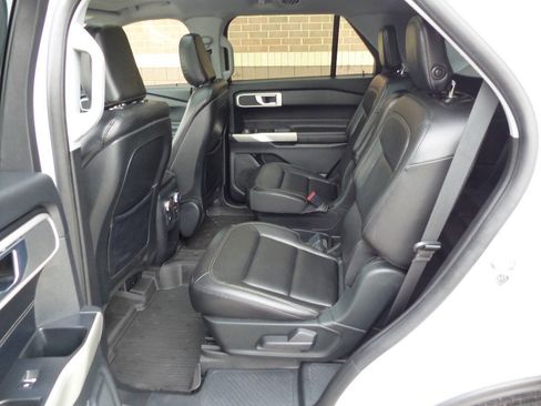 Used 2020 Ford Explorer XLT w/ Equipment Group 202A AWD/4WD image 40