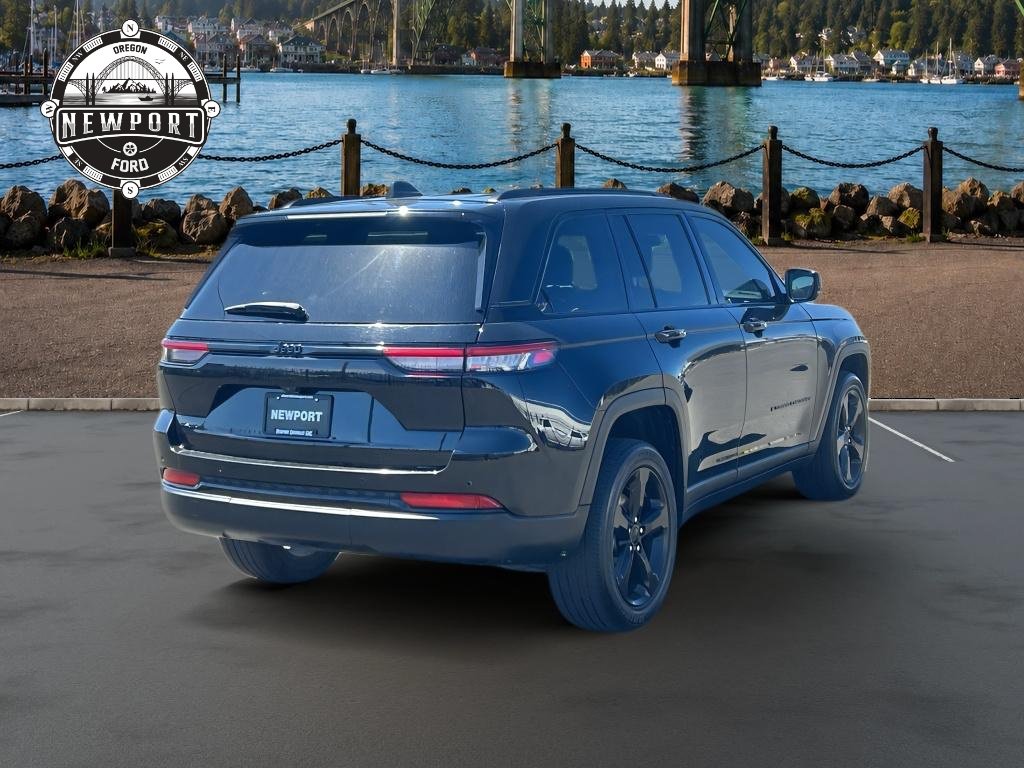 Used 2023 Jeep Grand Cherokee Altitude AWD/4WD image 9