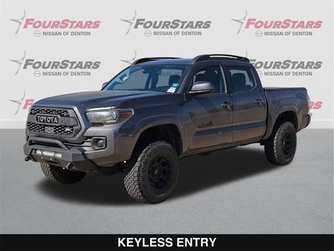 Used 2018 Toyota Tacoma SR w/ SR Convenience Package image 9