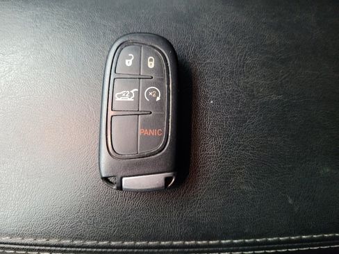 Used 2019 Jeep Cherokee Limited AWD/4WD image 32