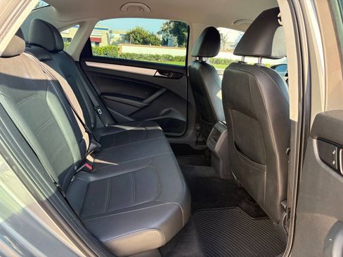 Used 2012 Volkswagen Passat 2.5 SE image 10
