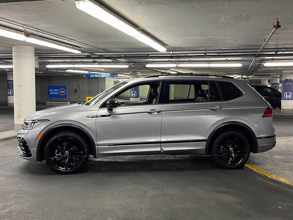 Used 2023 Volkswagen Tiguan SE R-Line AWD/4WD image 28