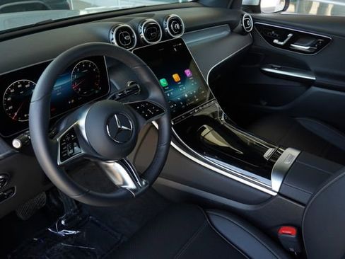 Used 2026 Mercedes-Benz GLC 300 image 2