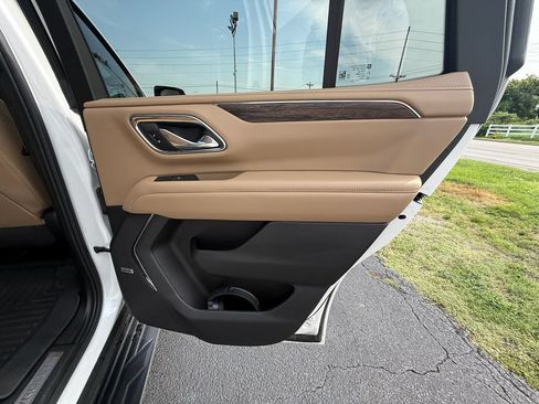 Used 2024 Chevrolet Tahoe Premier AWD/4WD image 21