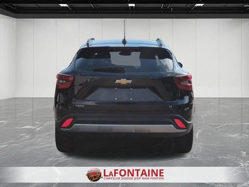 Used 2024 Chevrolet Trax LT w/ Sunroof Package FWD image 4