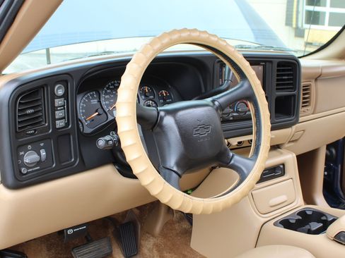 Used 2000 Chevrolet Tahoe LS w/ LS Preferred Equipment Group AWD/4WD image 10