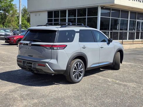 New 2026 Nissan Pathfinder Platinum image 6