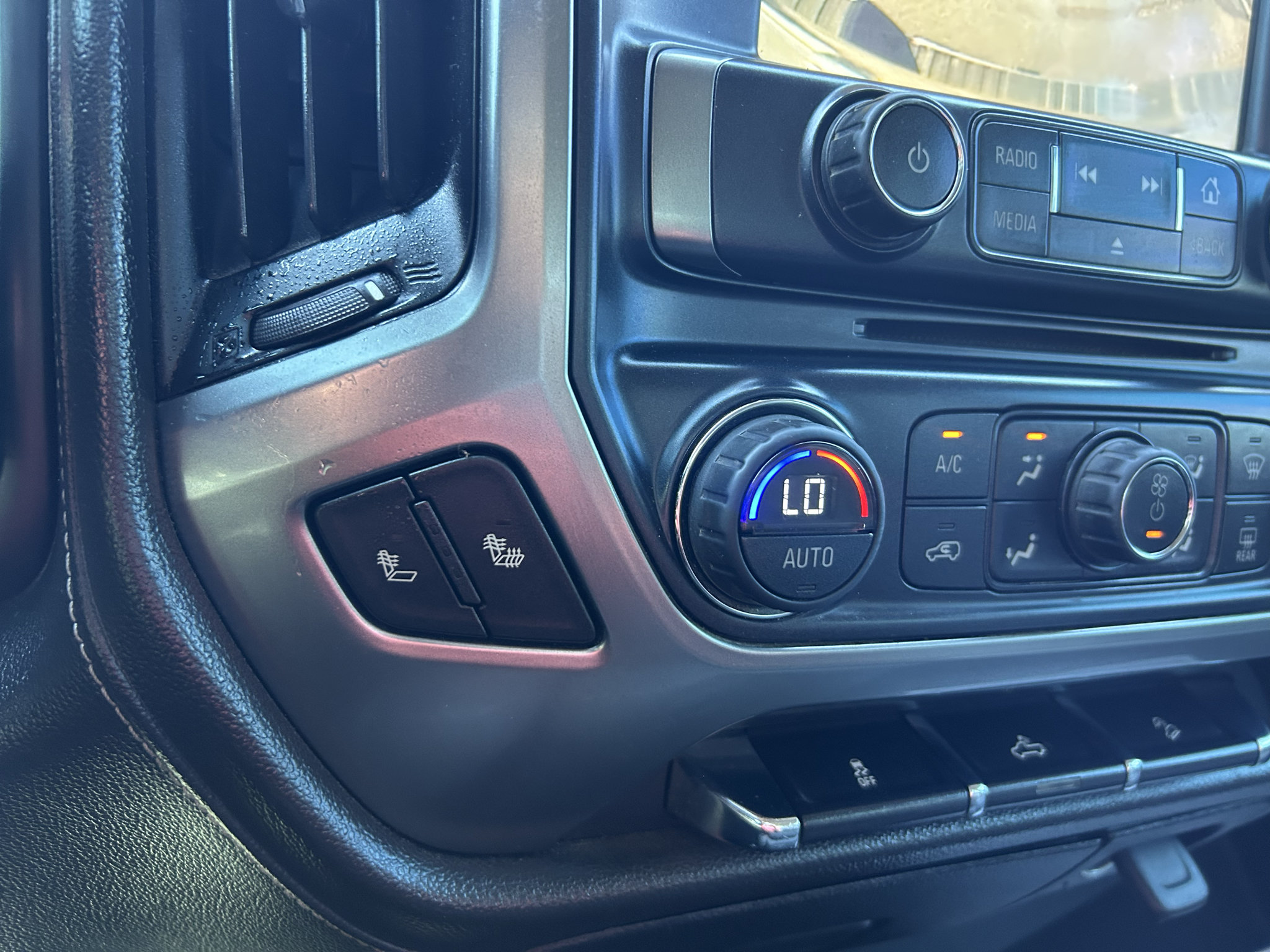 Used 2014 Chevrolet Silverado 1500 LTZ Z71 AWD/4WD image 25