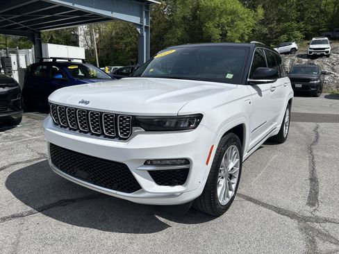 Certified 2022 Jeep Grand Cherokee Summit w/ Advanced Protech Group IV AWD/4WD image 2