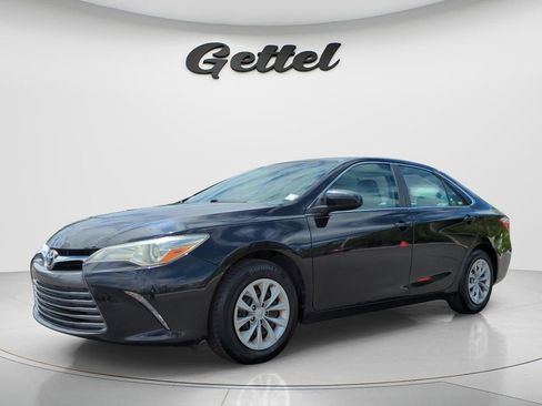 Used 2015 Toyota Camry LE FWD image 2