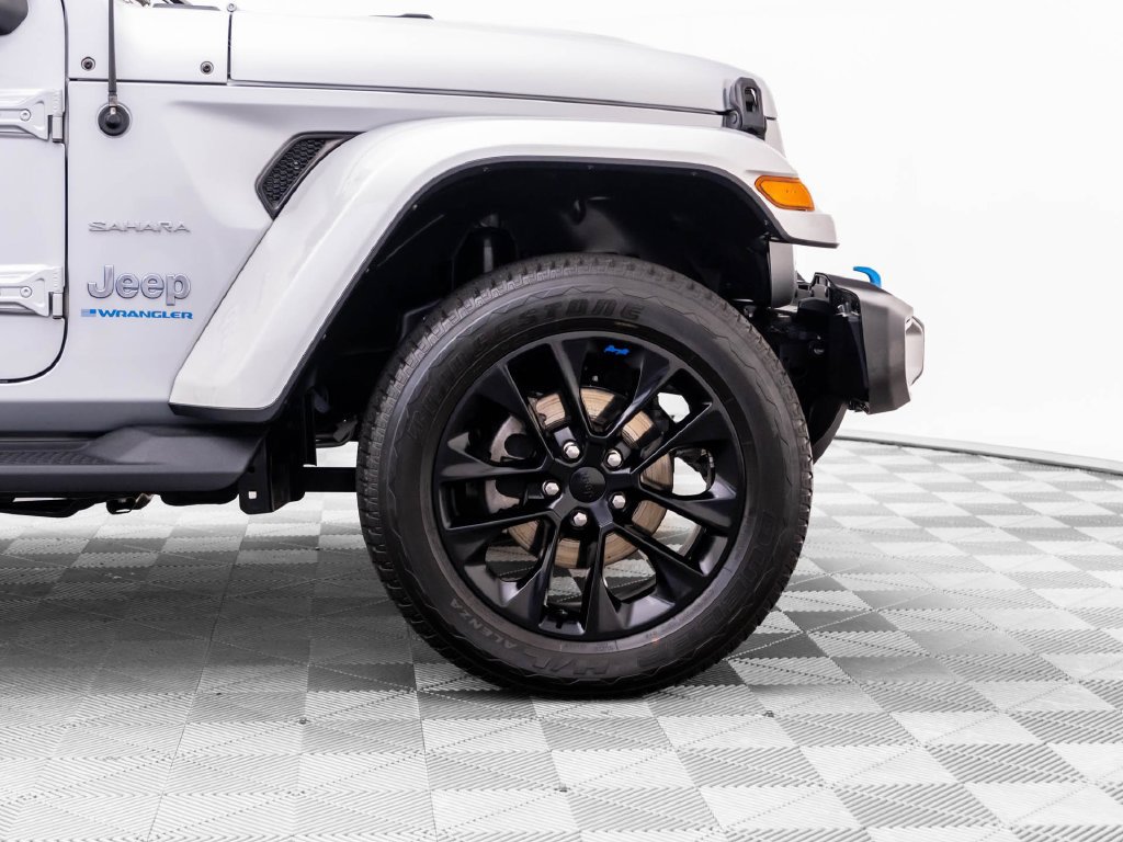 Used 2023 Jeep Wrangler Unlimited Sahara w/ Cold Weather Group AWD/4WD image 29