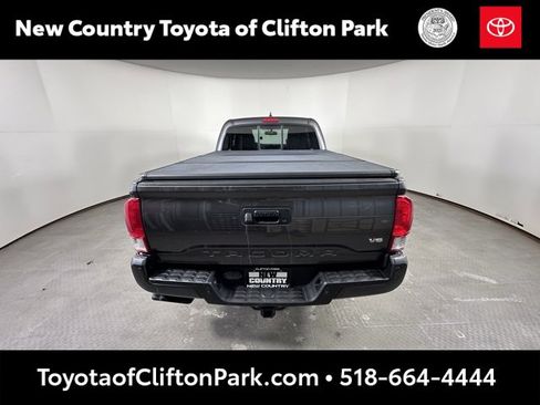 Used 2017 Toyota Tacoma TRD Off-Road w/ Premium & Technology Package image 4