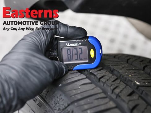 Used 2025 Jeep Wrangler Unlimited Sahara w/ Safety Group AWD/4WD image 29