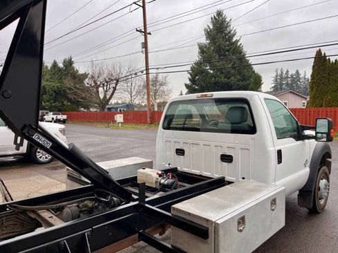 Used 2014 Ford F550 2WD Regular Cab Super Duty image 6