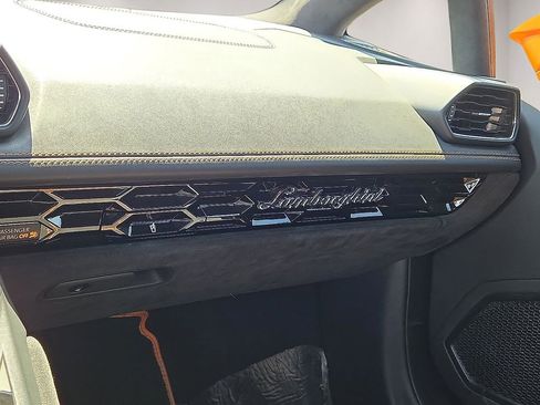 Used 2021 Lamborghini Huracan EVO RWD image 39