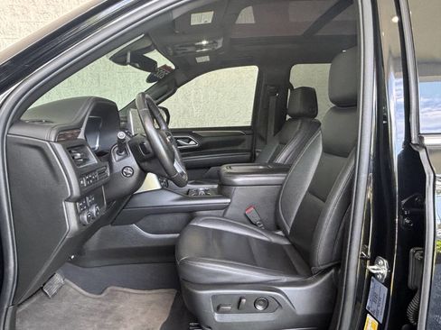 Used 2022 Chevrolet Suburban LT w/ Luxury Package AWD/4WD image 16