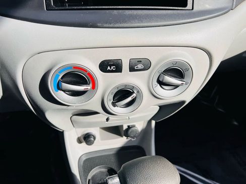 Used 2010 Hyundai Accent GS image 24